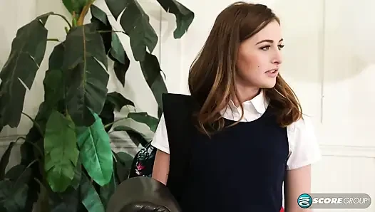 Üniversiteli kız Danni Rivers'ın tipi nedir? Büyük, sert yaraklı yaşlı bir adam