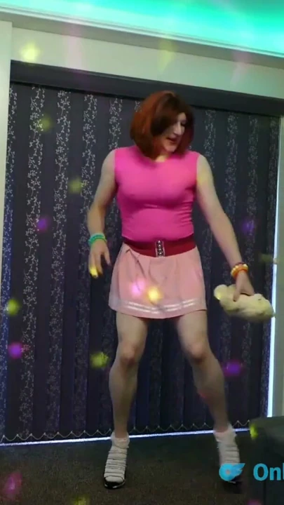 Aptal Sissy Barbie Kızı Dansı - LucyEssexCD | Clip 1
