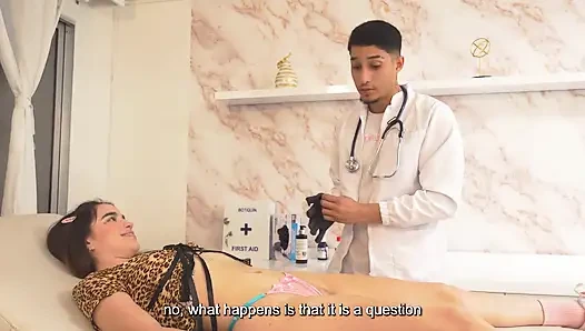 Doktor azgın hastasını kalın yarağıyla çılgınca sikerek uyuşmuş amını iyileştiriyor