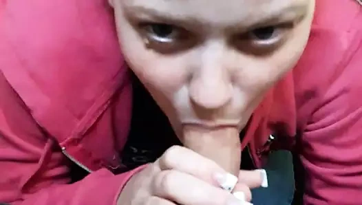 Evli kadın sakso çekiyor