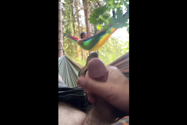 Erkekler kamp - hamak zamanı