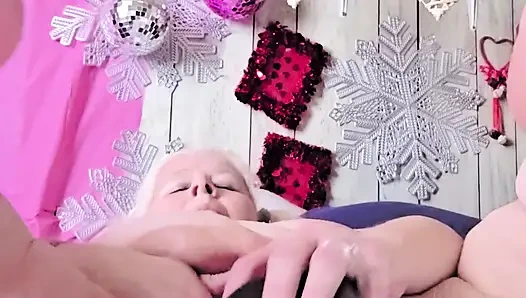 Sürtük ıslak amcığı sikiyor osuruyor