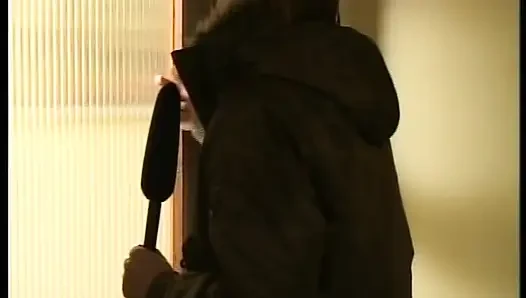 Çekici sarışın Alman orta yaşlı seksi kadın mutfakta sikiliyor