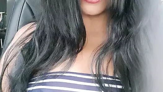 Ateşli kız ve araba sürüyor