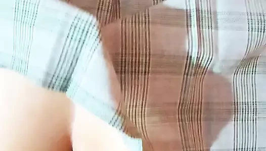 Üvey baba masum kız öğrenci üvey kızını karısı evden çıktığında sikiyor!