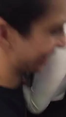 Novinha safada exibindo os peitos no carnaval 2017