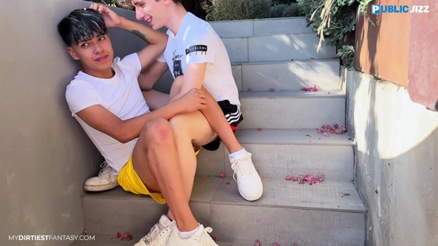 Latin amatör açık havada halka açık seks (sokakta) - işeme, tükürme, oral seks, öğürme, kırbaçlama - 3'lü 1 arada derleme