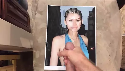 Zendaya Coleman boşalma anısına 017