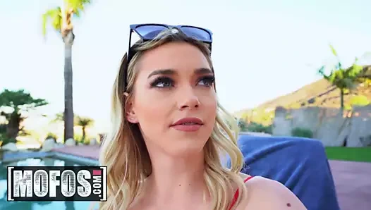 O kızın - charles dera anny aurora - onu etkilediğini biliyorum.