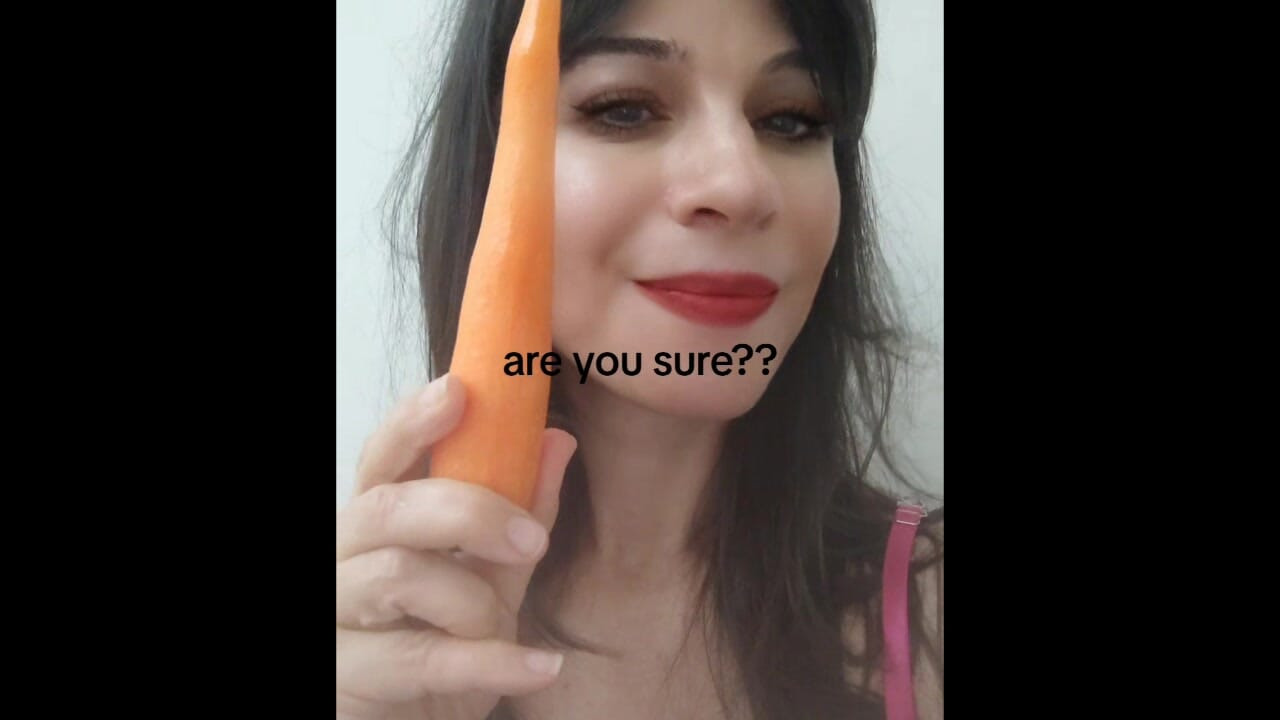 ORTA YAŞLı SEKSI KADıN VEGAN OLUYOR