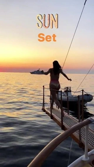 Alessandra ambrosio gün batımında suya atlıyor