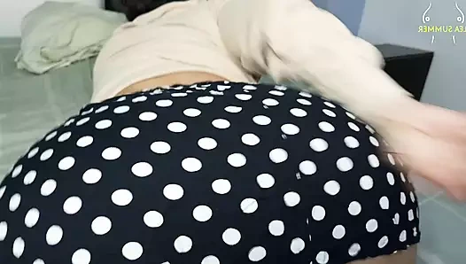 Kirli üvey babam odama geliyor, amımı okşuyor ve yarağını götüme sokuyor.