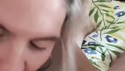 Tania1988 65 yaşındaki bir dölü ağzıma emiyor