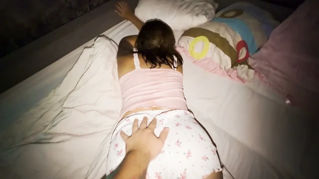"I'm cumming!" - female orgasm in homemade video with talking