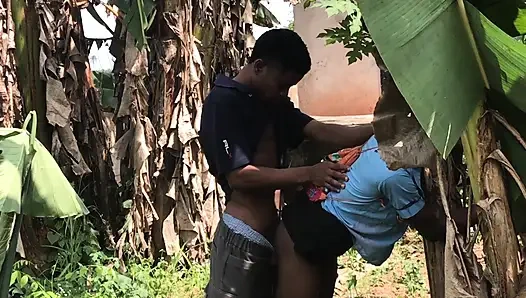 Derse geç kaldım, beni eve göndermek yerine sikiyor