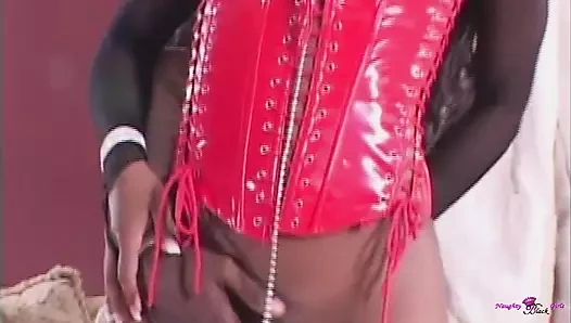 Dev memeli bu dünyanın dışında zenci bebek harika bir meme sikişi yapıyor