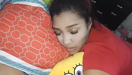 Büyük sarkık memeli esmer karım akşam yemeği pişiriyor ve sonra o kahverengi kıçını benim büyük horozumla becerecek – new york birimi