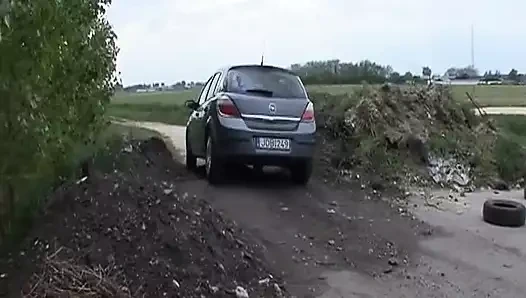 Seksi Alman sürtük arabada büyük zenci yarağına biniyor