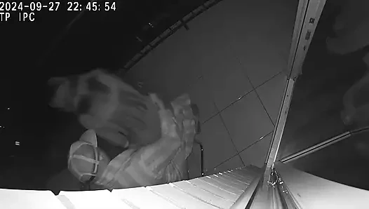 Gerçek aldatma! Evli kadın ve arkadaşı balkonda bir otelde sikişiyor. Tabu seks