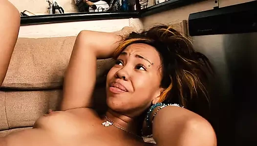 Nilaya Brown döl seven tombul siyah bir kız