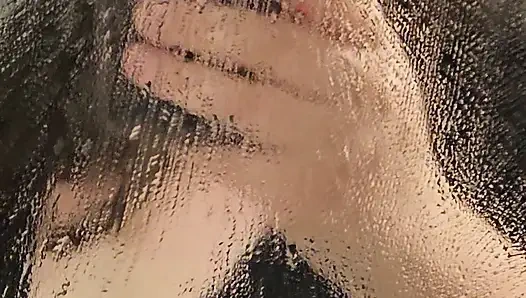 İri güzel kadın tombul az önce ateşli ateşli bir duşta büyük memelerle oynarken sonraya kadar sikilmeyi beklerken sikildi