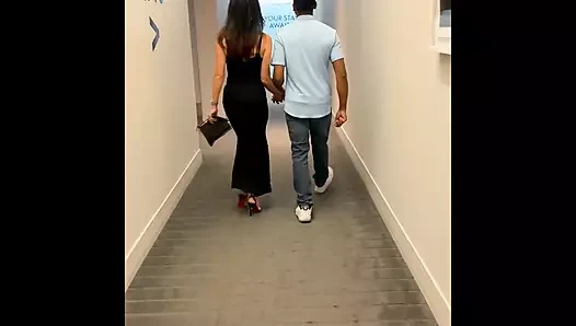 Edepsiz orta yaşlı seksi kadın Diana götünü yalatıyor ve büyük zenci yarağı dölleme yüzü gösteriliyor