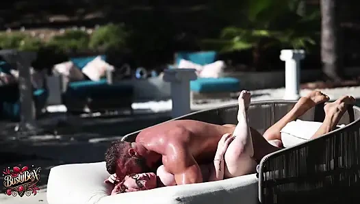 Havuz Kenarında 3 Deliksiz Kullanım Sürtük