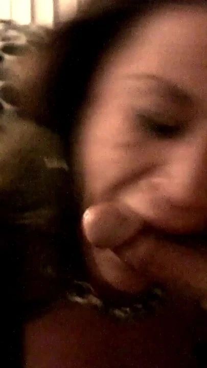 Fahişe Moan tükürüyor ve bolca döl yutuyor | Klip 3