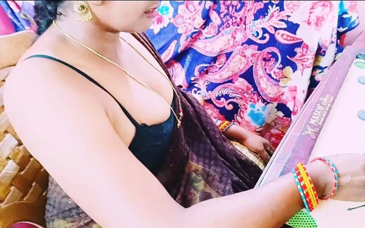 Güzel seksi sari Hintli yenge maalesef Husbend'in küçük üvey erkek kardeşini sikiyor. Telugu edepsizce konuşuyor.