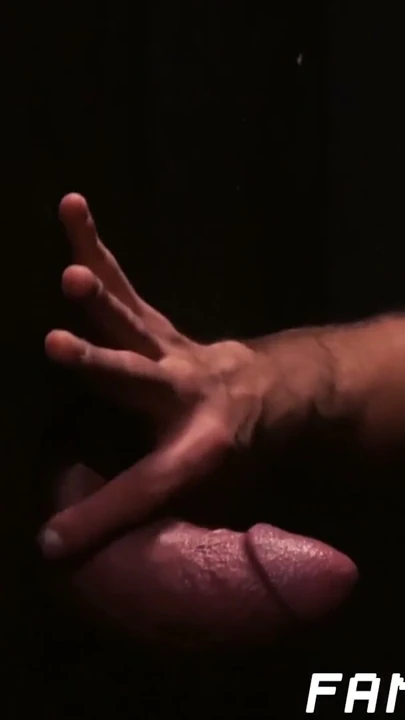 Yakışıklı üvey oğlu dicksucking baba at Gloryhole | Klip 3