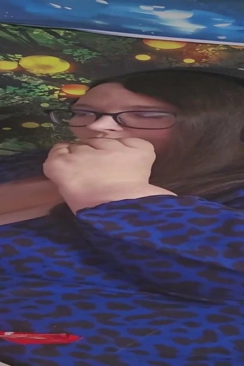 Ssbbw tanrıça çalışırken atıştırıyor
