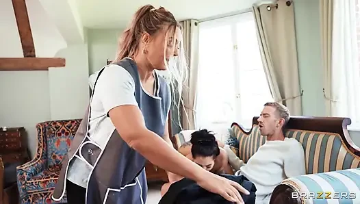 Brazzers - iyi bir hizmetçi Coco Bae bir yarakla dölünü temizleyebilir