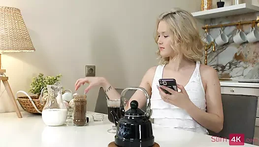 Kaçak gelin - 4k - ince tatlı kız için kahve ve ateşli seks