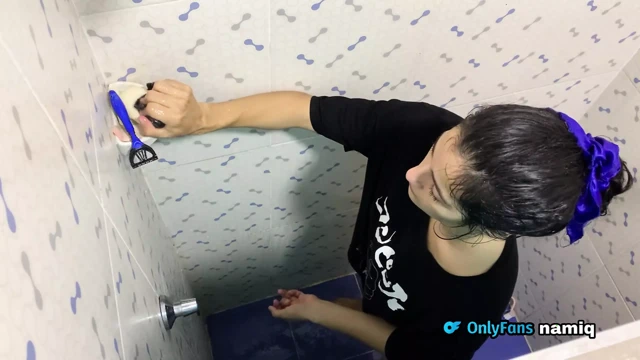 Yağmurda komşunun kaldırımında seks yaptık ve o bizi keşfetti