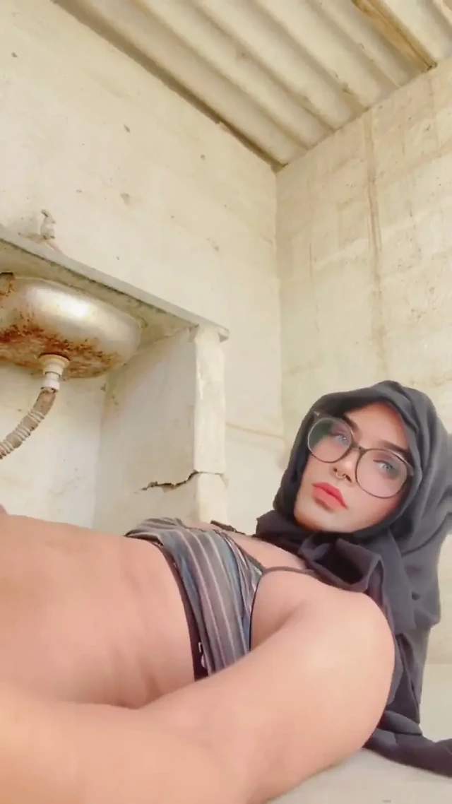 Ben çişini yapmaya çalışırken beklenmedik boşalma Jasiya