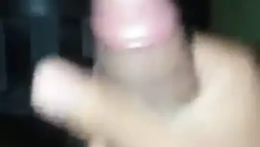 novinho pauzudo se masturbando