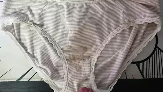 Cumshot içinde komşunun külot