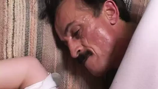 Eski şehvetli adam tatlı pasta emme sert horoz gördü ve katılmaya karar verdi