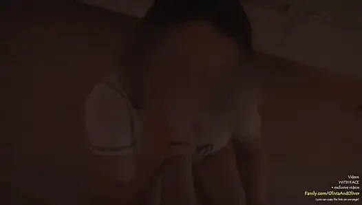 Mamada nocturna después de la fiesta, se corrió en la lengua