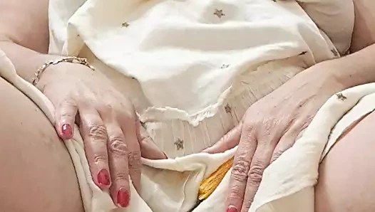 Üvey oğlum mastürbasyon yaparken izlemeyi seviyor, sessizce bitiriyor