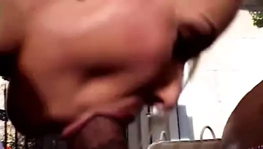 Mükemmel sarışın bebek bir bbc berbat ve bir ödül olarak boşalmak alır