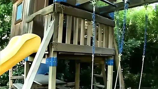 Audrey Addams: Genç bir orospu küçük poposunda sert sevişti