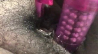 Sürtük kendini sikiyor