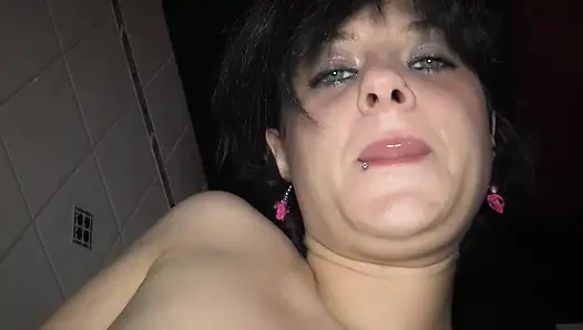 Tam hizmet sürtükler! Lilly Bang