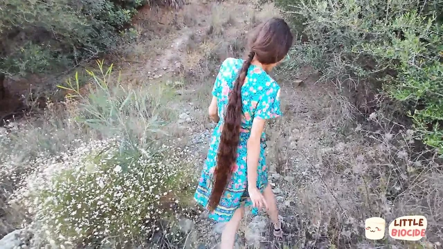 Сводный брат трахает свою сводную сестру на публике. минет и публичный секс. видео от первого лица