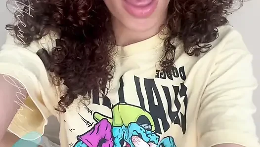 Goddess Chi fışkırtarak boşalmasını sunuyor