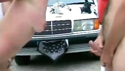 Fransa'nın güneyinde Fransız çift ve üç adam