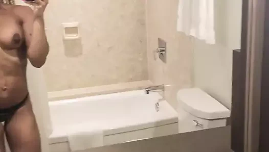 Solo fbb çıplak çıplak ayna poz