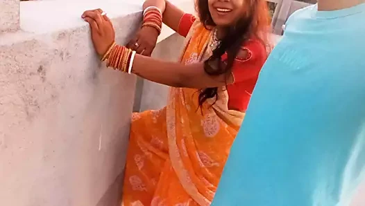 Bhabi ko chat pe kapde uthane ke bahane me impress karke chod liya - kahrolası bengalce yenge net hintçe sesli hd video