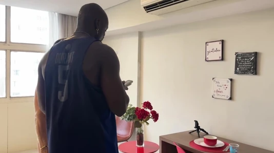 Komşu, siyah penisini prezervatifsiz yakışıklı kadının vajinasına yumrukladı